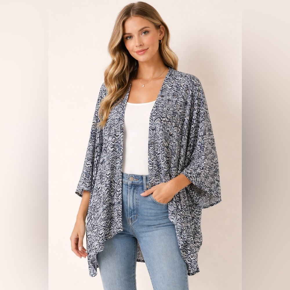 Maurices Black‎ and White Patterned Kimono